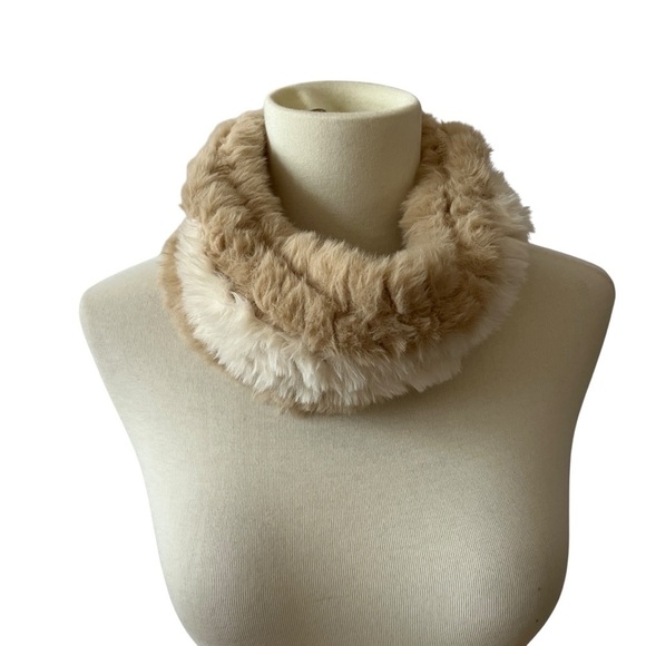 J MCLAUGHLIN AZALEA FAUX FUR NECK WARMER OS SAND OFF WHT STRIPE LUXURY ELEGANT - Picture 1 of 8